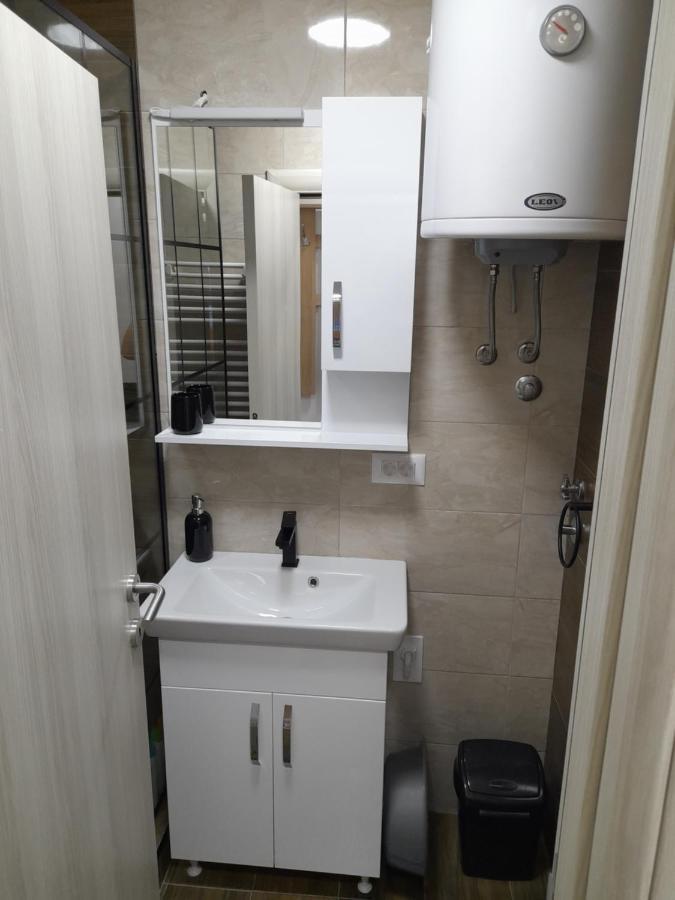 Holiday Apartament Three Ni Dış mekan fotoğraf